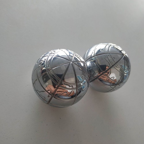 Baoding balls used, metal for health and relaxation