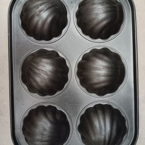 Cupcake pan used in shell shape