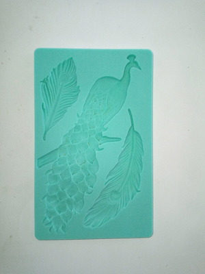 Set of three silicone molds like new