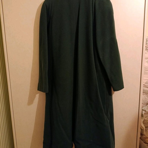 Long green Mal coat like new, 80% wool 20% nylon size 46