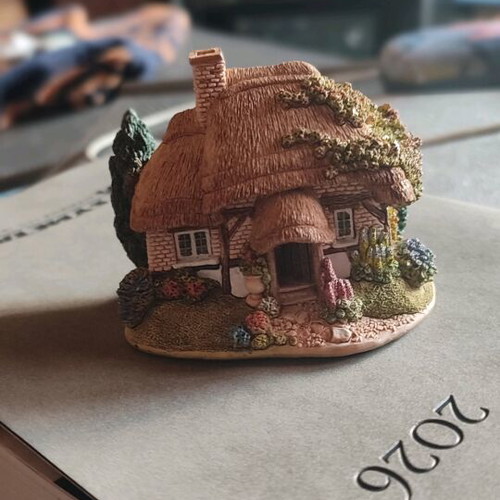 Lady Jane's Cottage collectible from Lilliput Lane series new