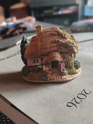 Lady Jane's Cottage collectible from Lilliput Lane series new