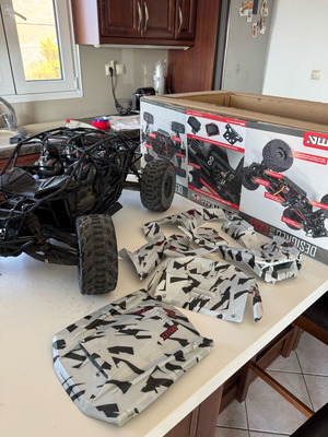 Arrma Fireteam 6s μεταχειρισμένο με φορτιστή και μπαταρίες