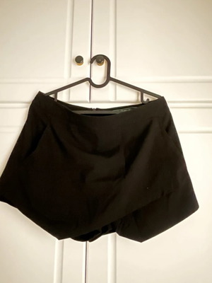 Stradivarius black short shorts like new, size L