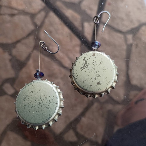 Clock earrings used, long and impressive