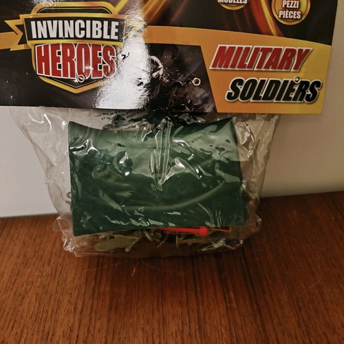 Plastic army men figures, khaki color