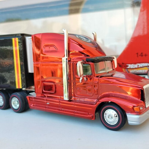 Hot Wheels 2003 RLC 35th Anniversary Transporter Truck new