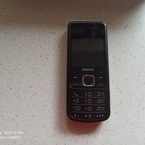 Old mobile phones used for collectors or spare parts
