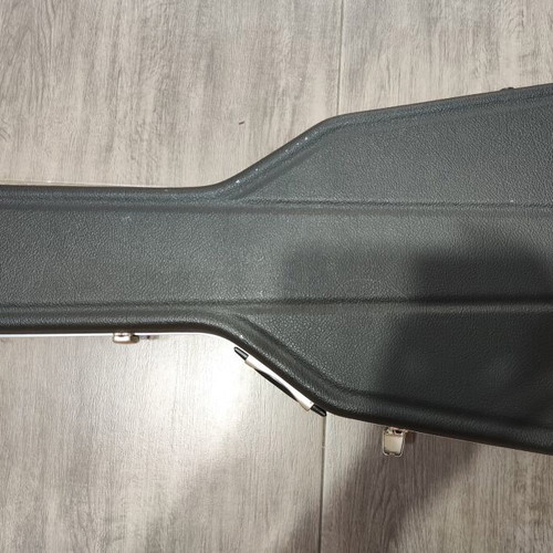 Hiscox guitar case used with defects, 38cm