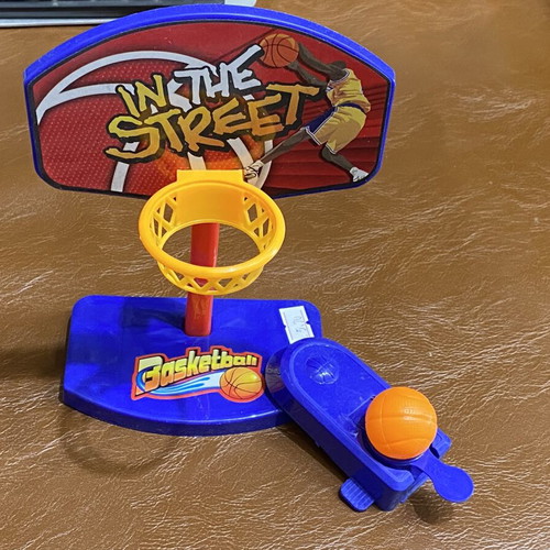 Basketball tabletop game with launcher new