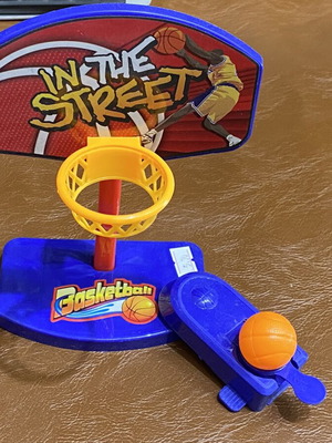 Basketball tabletop game with launcher new