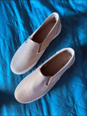 Moccasins like new gold color with glitter size 38
