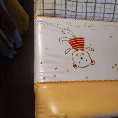 Changing table with stand used with new cover and compatible bathtub