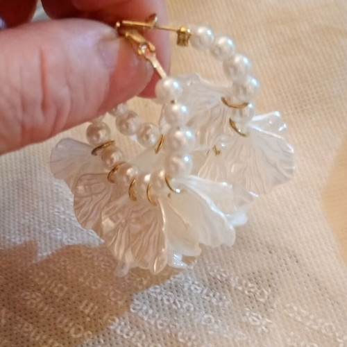 Mermaid dangling earrings new with artificial pearls