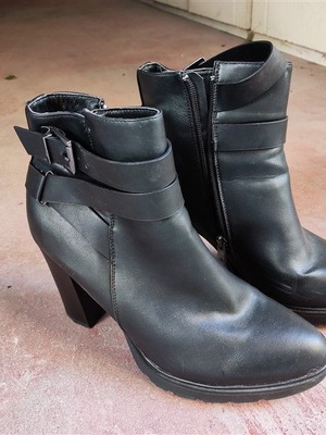 Γυναικεία μποτάκια καινούρια Νο 41 μαύρα