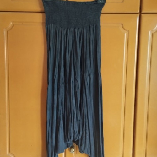 Pantelona black with elastic waist, low rise and ankle gathers, like new, size L