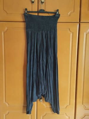 Pantelona black with elastic waist, low rise and ankle gathers, like new, size L