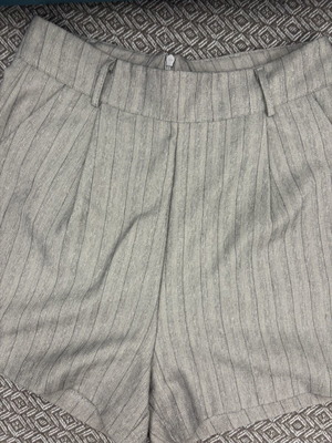 High-Waisted Women's Shorts with Pleats Shein like new, beige gray