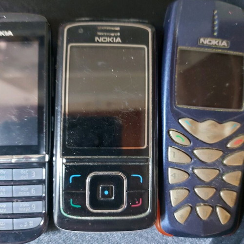 Collectible phones used, pack of 5 pieces