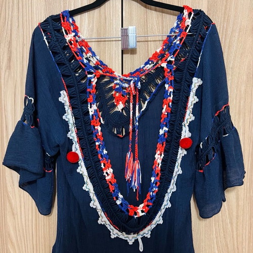 Short beach caftan like new, blue, one size with knitted embroidery