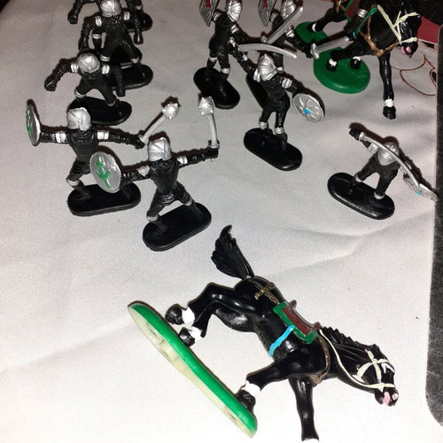 King castle new toy with 20 knights and horses
