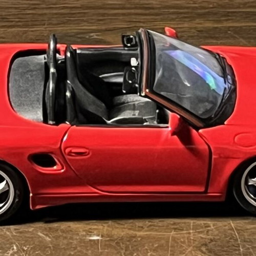 Porsche Boxster 1:24 collectible metal model like new, red