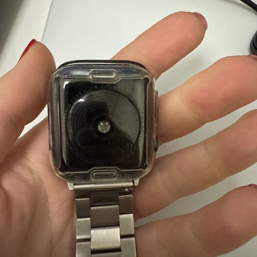 Apple Watch SE 44mm like new with 2 straps and screen protector