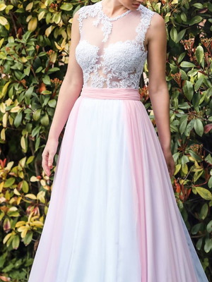 Handmade wedding dress like new with French lace and white tulle