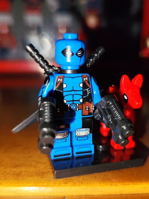 Foolkiller Blue Deadpool minifigure like new with accessories
