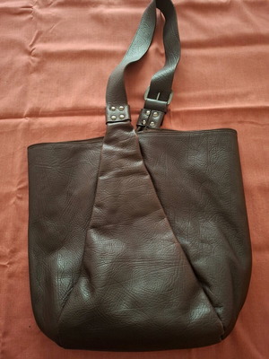 Brown leather shoulder bag like new