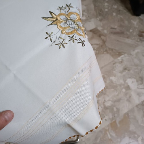 Machine Embroidery Tablecloth 70×70 cm like new