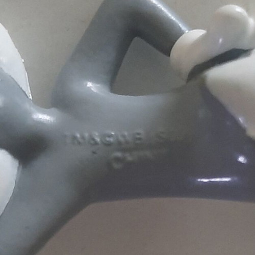 Bugs Bunny keychain like new, Warner Bros, gray