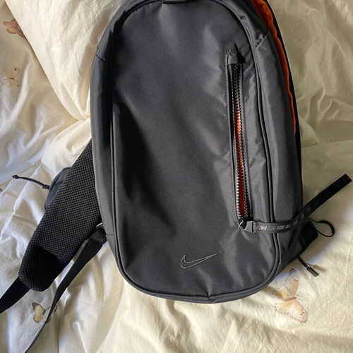 Τσαντάκι sling Nike 9L σαν καινούργιο, μαύρο
