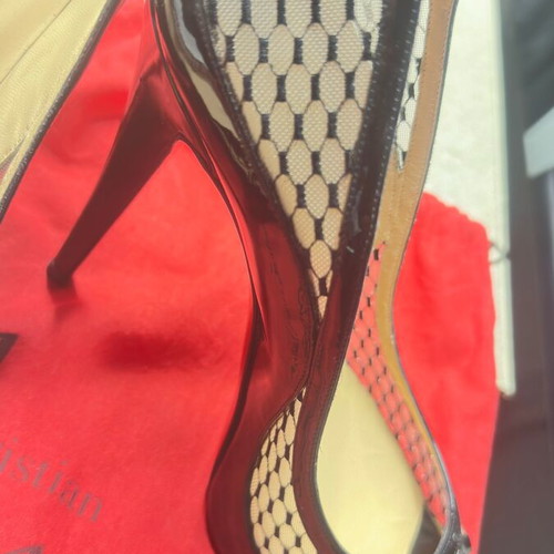 Christian Louboutin peep toe pumps size 40 like new, black