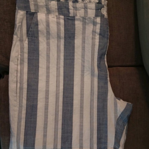 Janira women's shorts 100% cotton like new, white with blue stripes XXL