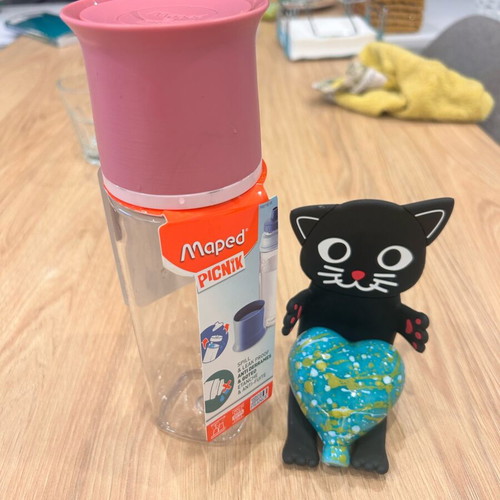 Maped 500 ml water bottle new with 6 Maped erasers gift pink