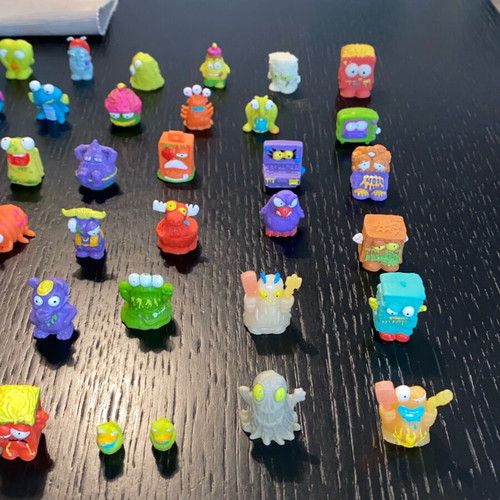 Trash Pack used vintage collection with bin and 100+ figures