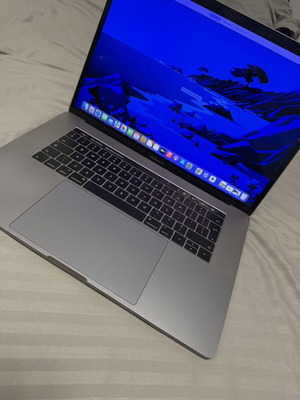 Apple MacBook Pro 15” (2016) Core i7 16GB RAM SSD like new