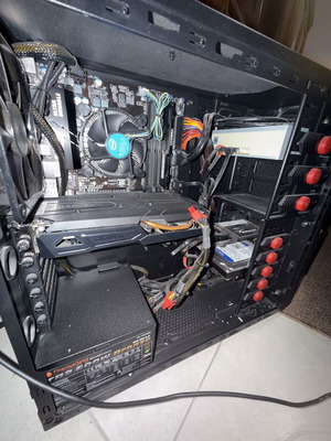 Desktop PC used, tower, 7 years old, runs like new