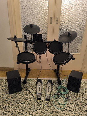 Ηλεκτρονική ντραμς Alesis Turbo Mesh Kit με αυτοενισχυόμενα ηχεία Elevate-5-MKII μεταχειρισμένα