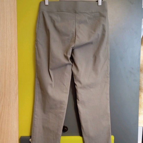 Women's pants size M, like new, olive color