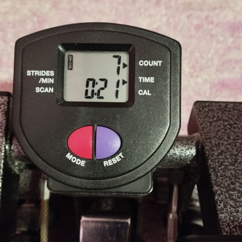 Stepper fitness machine like new with calorie and step counter