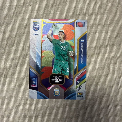Emiliano Martínez FWC red and silver parallel card new