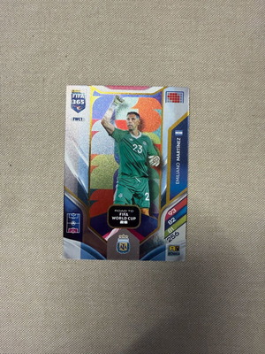 Emiliano Martínez FWC red and silver parallel card new