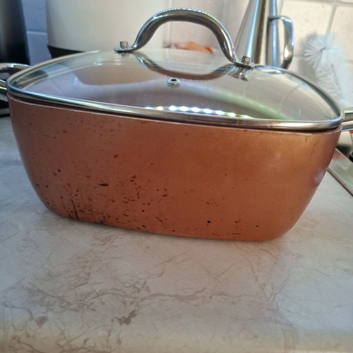 Frying pan deep fryer used with burnt exterior
