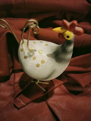 Decorative ceramic hen like new
