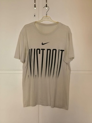 Тениска Nike употребявана, бяла, размер L