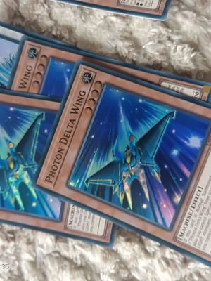 Yu-Gi-Oh Photon Delta Wing card like new, V.1 SuperRare