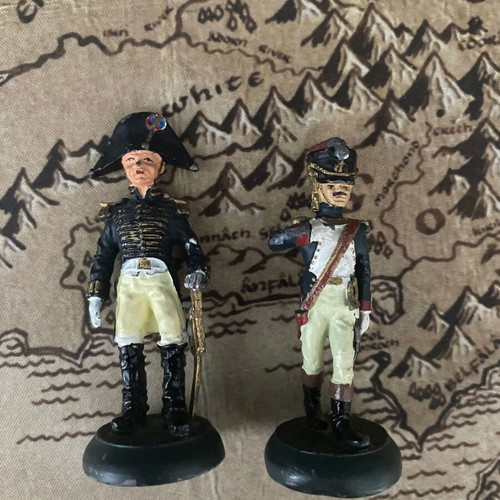 Lead soldier figures used, 2 figurines with 2 magazines