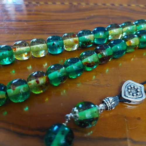 Komboloi from resin with 29+2 beads and amber powder like new